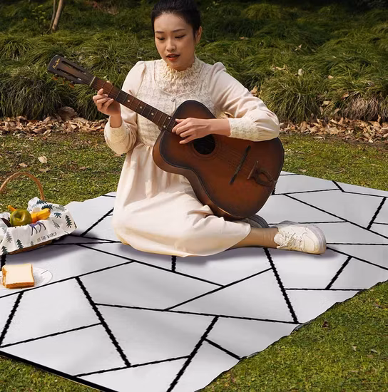 Tapis de paille en plastique, grand tapis de sol moderne et tapis pour l'extérieur, camping-car, patio, arrière-cour, terrasse, pique-nique, 5 pi x 8 pi, noir et gris