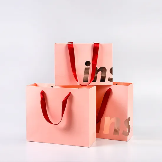 Sacs en papier sacs d'emballage sac cadeau en papier avec poignée en corde blanche pour doublure de sac de couchage en soie